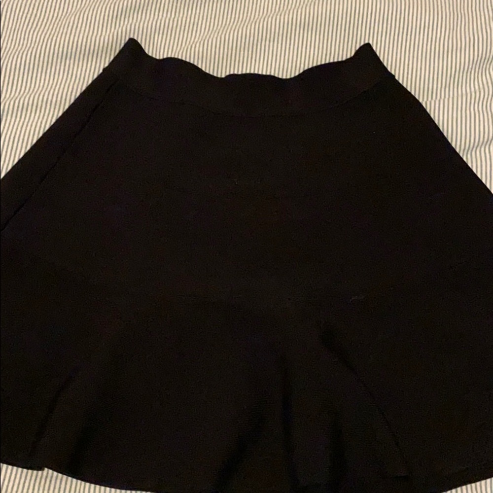 Black Mini-Guess - Picture 2 of 3